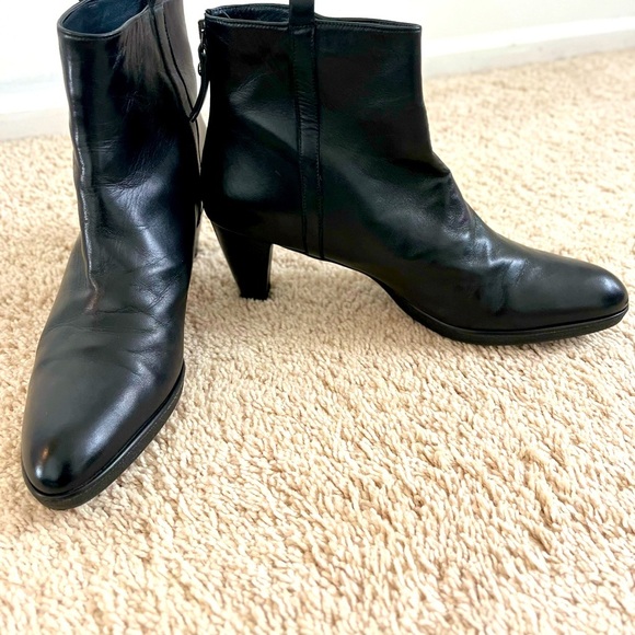 Shoes - Stuart Weitzman Restart Back Zipper Black Leather Ankle Boot Bootie Classy 12 N